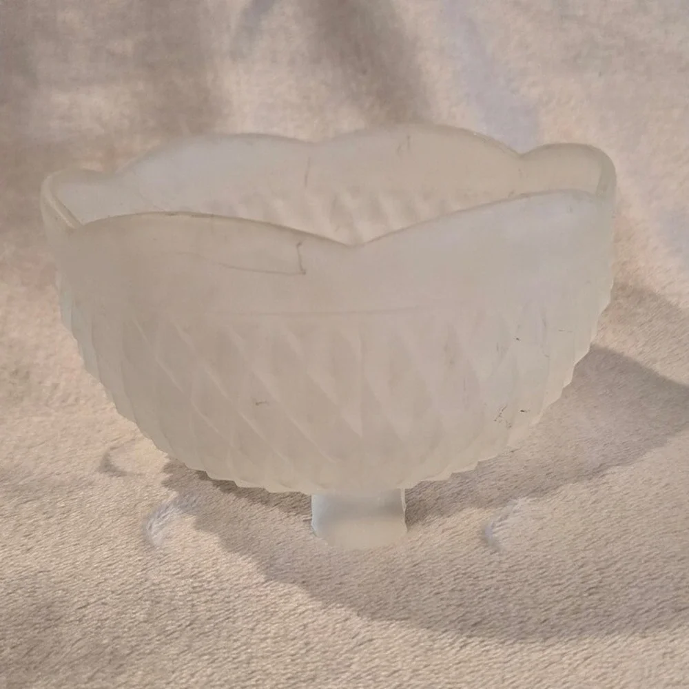 Frosted Glass Bowl Candy Dish Footed Pedestal Scalloped Edge Decor‎ 5